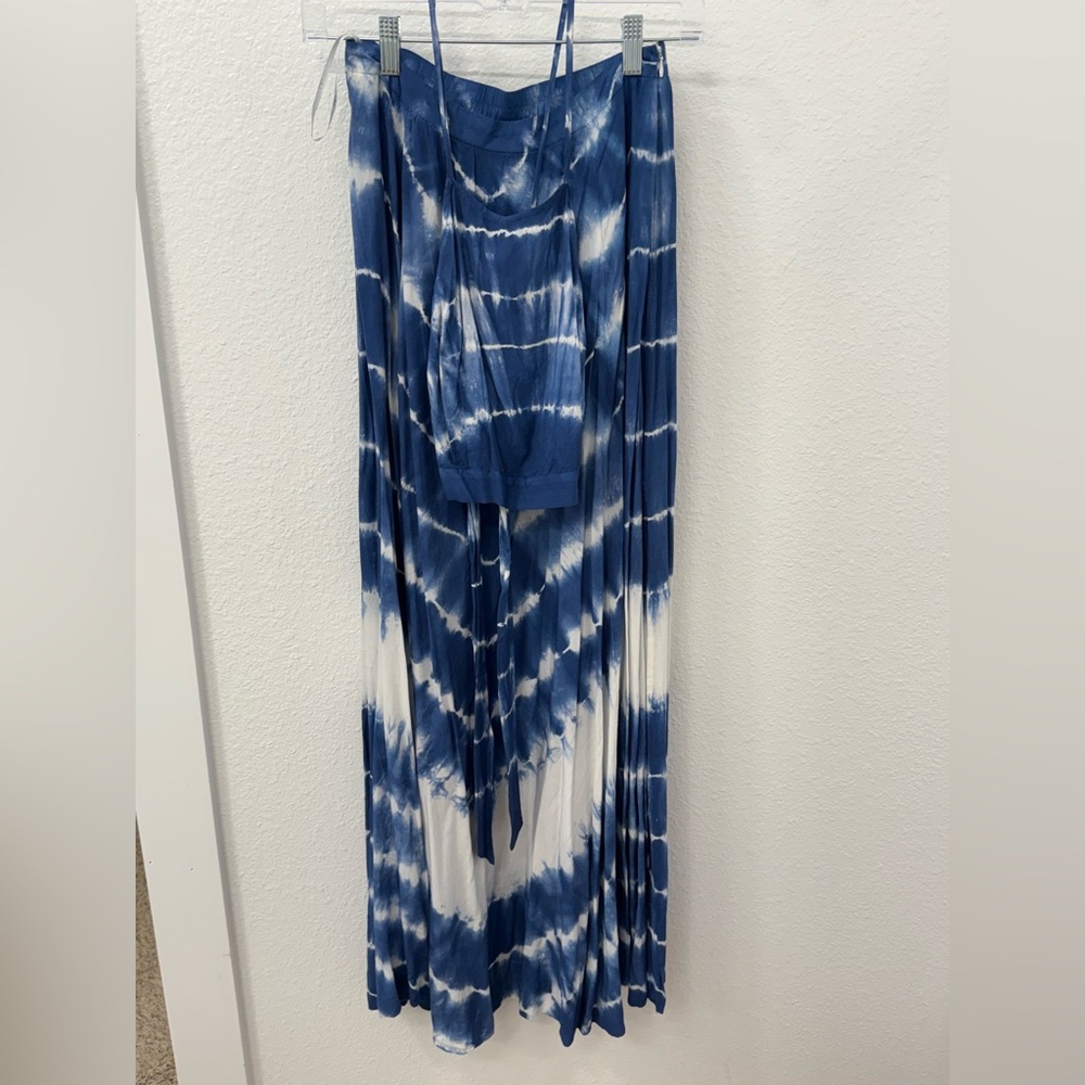 Lulus 2 pieces set maxi skirt & crop top. Blue & white Tie dye S small
